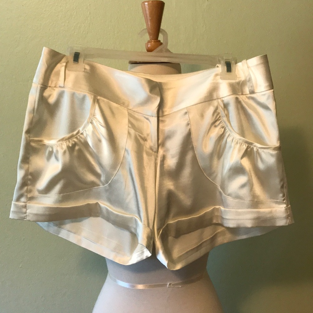 Imasu Silk Feel Ivory Shorts
